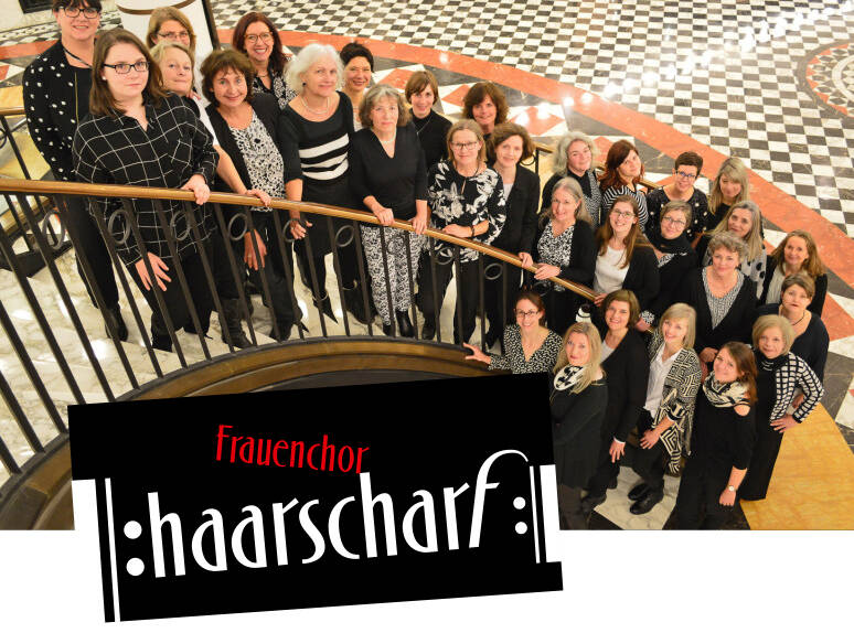 Auftritt des Frauenchors "Haarscharf"