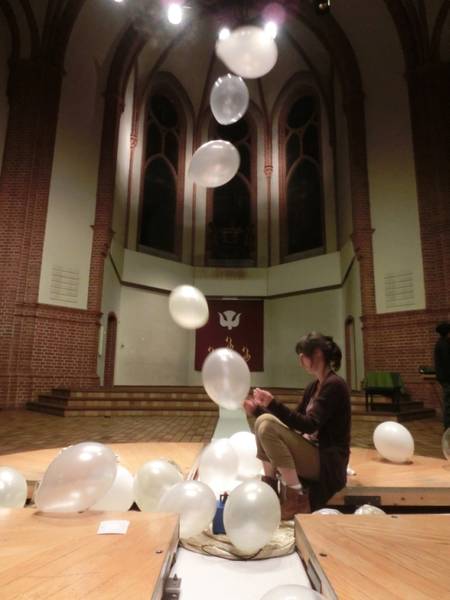 WIND __ PFINGSTEN in der Reformationskirche. Soundscapes zum chillen & spielen, tanzen & beten. Und dazu Kulinarisches, Gespräche, Turmführungen.
