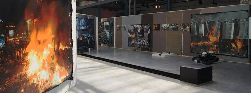 Fotoausstellung „Beweismaterial. Syrien. Ukraine“ in Berlin. 