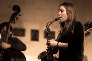 Jazzkonzert im Café Fincan: Leonie Freudenberger +3