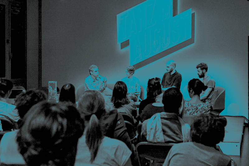 Tanz im August – On the Sofa | Moving (the) Image: Encounters with Visual Arts | Gäste: Ola Maciejewska & Special Guest | Moderation: Andrej Mircev | Englisch