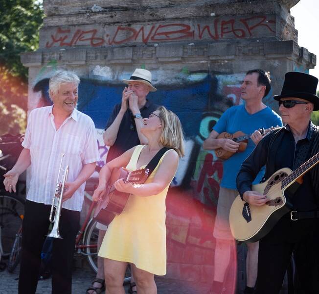 Open-Air-Musiksession zum Tag der Nachbarn