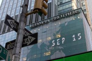 The Euro, the Banks, and the Crisis: Reshaping the World of Finance