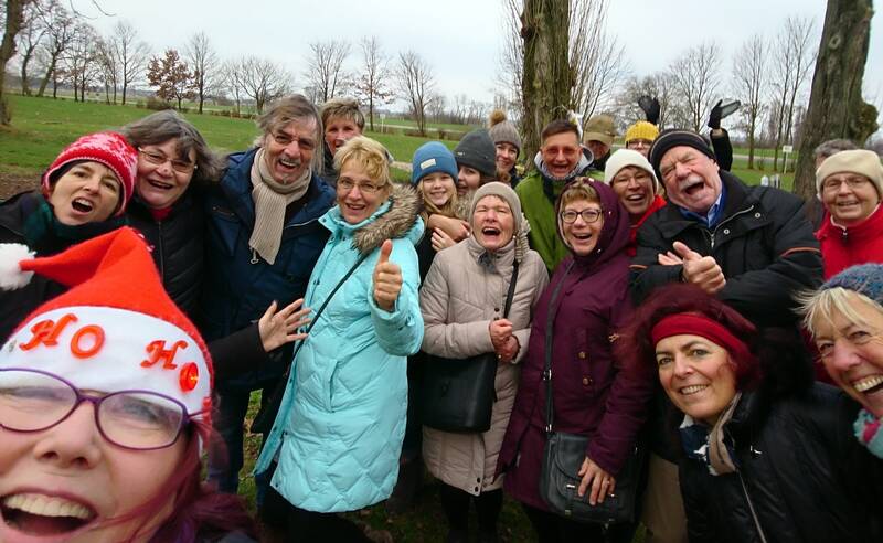 Advent-Lachyoga auf dem Tempelhofer Feld - Lebensfreude pur - 