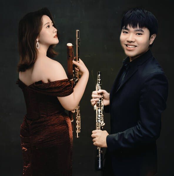 Flötentöne von der Oboe begleitet