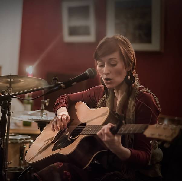 Emaline Delapaix Does Valentine's Day @ Bänsch (singer songwriter/film music)