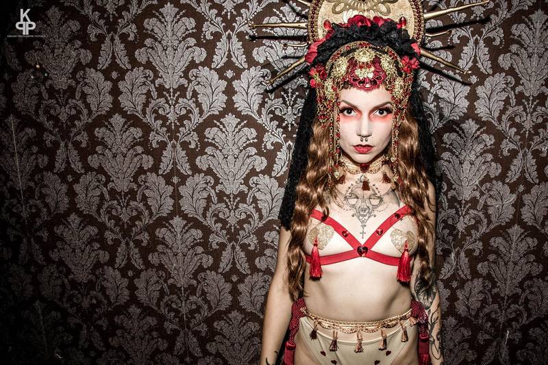 Body-Performance by Evilyn Frantic