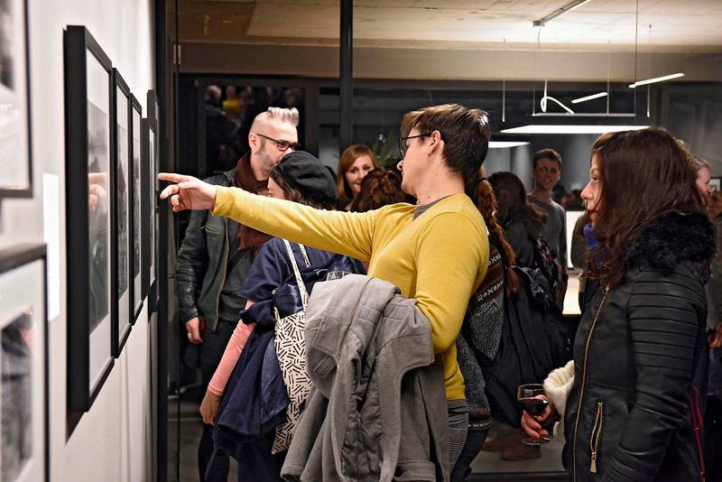 FOTO-FÜHRUNG durch die Ausstellung IDENT•I•GRATION