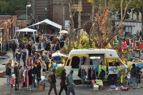 Nachbarschaftsflohmarkt