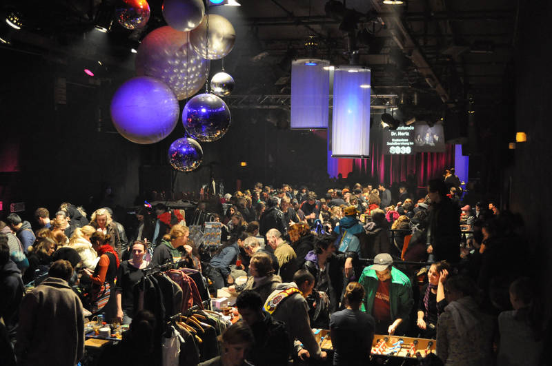 Nachtflohmarkt - Stände und Unterhaltung im SO36