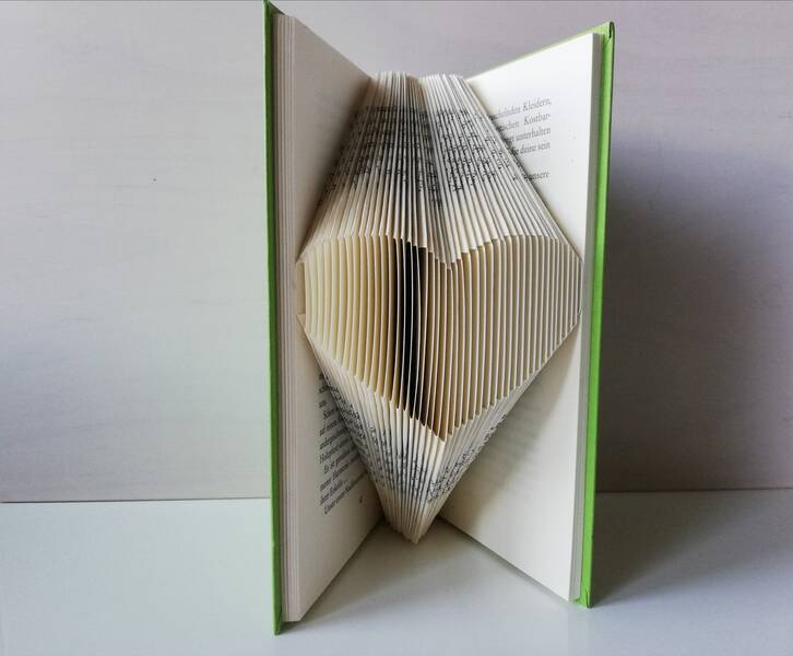  Workshop I Bücher falten: Kunst aus alten Büchern