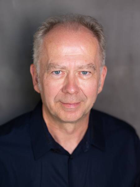 Krimilesung mit Bernd Hettlage „Berlinopoly” sowie „Jeder Schuss ein Treffer” 