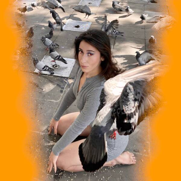 Festival Across - "She Pigeon" - Performance von Selin Davasse