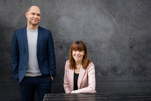 „Defekte Debatten“ - Lesung und Diskussion mit Julia Reuschenbach und Korbinian Frenzel
