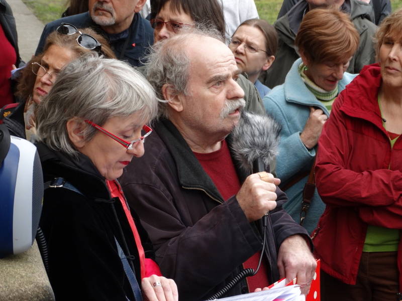  Kulturhistorische Führung über den Alten St.-Matthäus-Kirchhof mit Sibylle Nägele und Joy Markert 