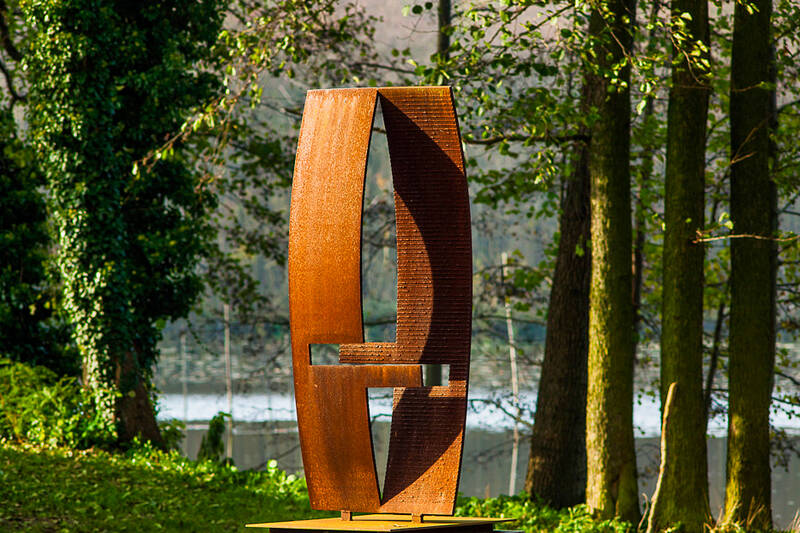 Transformation Feierliche Enthüllung einer Skulptur von Karl Menzen (1950-2020) und Ausstellungseröffnung