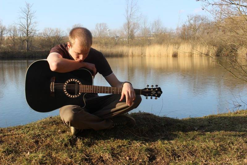 Konzert (Gitarre & Gesang): Robert Graefe