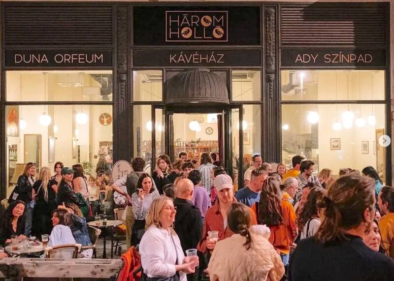 Das Budapester Kaffeehaus, seine Vergangenheit und Zukunft