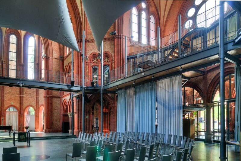 Kirchenführung zum Tag des offenen Denkmals: "30 Jahre umgebaute Heilig-Kreuz-Kirche"