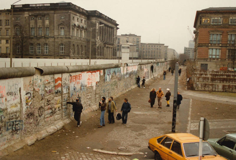 Ausstellungseröffnung "Schön aber ist es, dass die Mauer Löcher bekommen hat." 