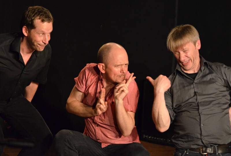  Theater: Im freien Fall