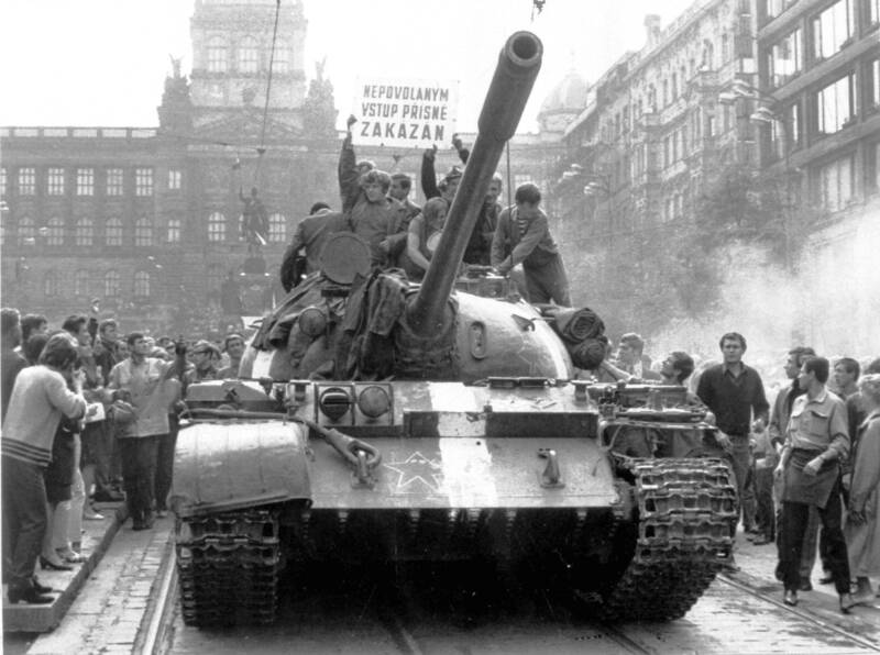  Diskussion, Zeitzeugengespräch Vom Widerspruch zum Widerstand. Aufstände in der DDR und in Osteuropa