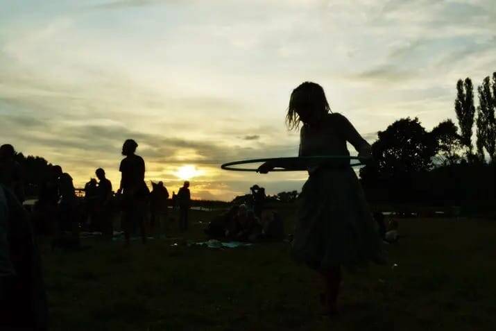 Hula-Hoop Tanzworkshop in der Bezirkszentralbibliothek Tempelhof
