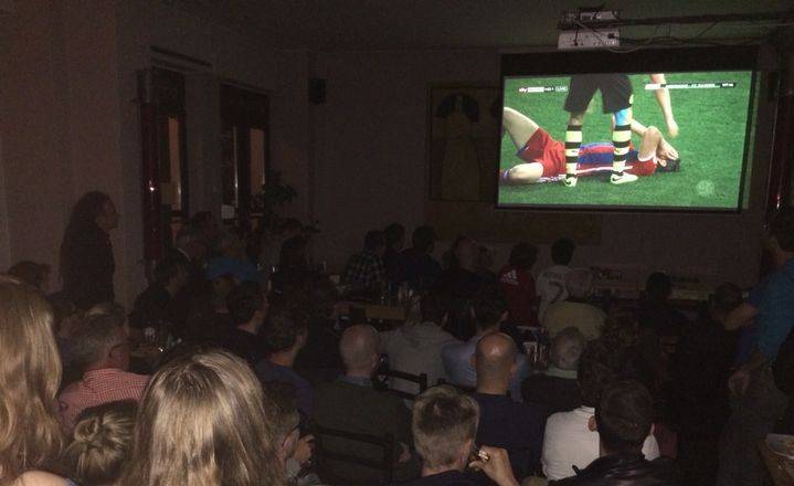 Bundesliga-Konferenz plus Paderborn - Köln plus Hertha - Mainz im Café Rizz Kreuzberg