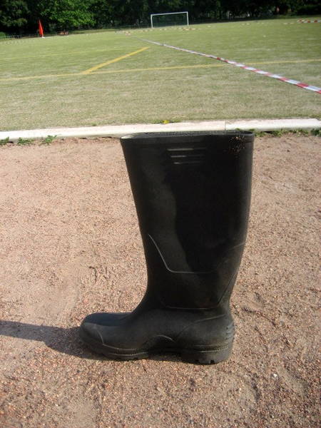 Gummistiefel-Weitwurf-WM 2013