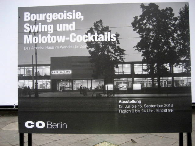 'Eröffnung' c/o Berlin mit 24-h-Open-Air-Austellung vor Amerika Haus: Bourgeoisie, Swing und Molotow-Cocktails
