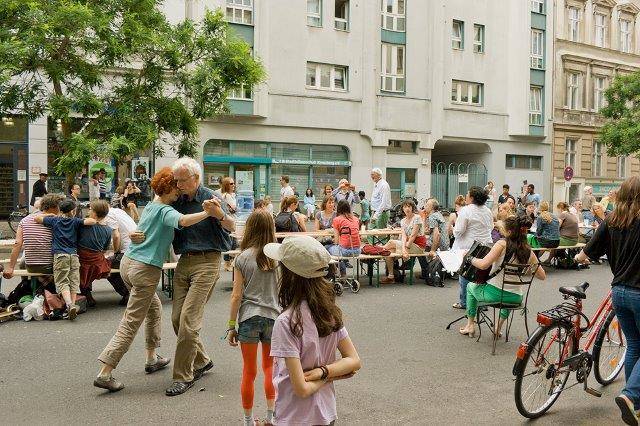 Lange Tafel Potsdam Luisenplatz vor dem Brandenburger Tor