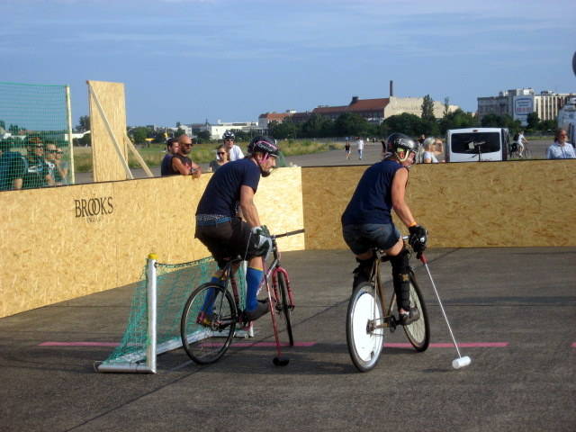 Bike Polo Turnier auf Tempelhofer Feld