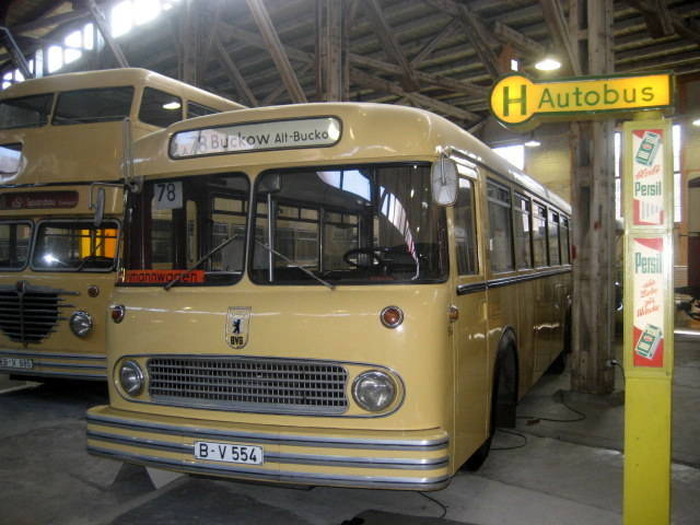 Tag der offenen Tür im Oldtimer-Depot des Technikmuseums (historische Fahrzeuge wie Honeckers Jagdwagen)