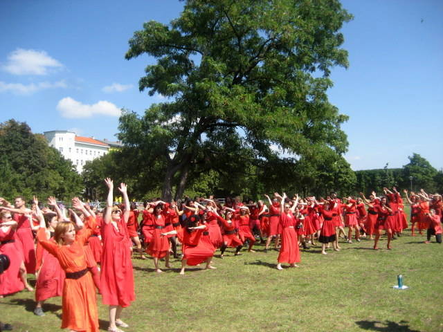 The Most Wuthering Heights Day Ever - Kate Bush Flashmob Picknick