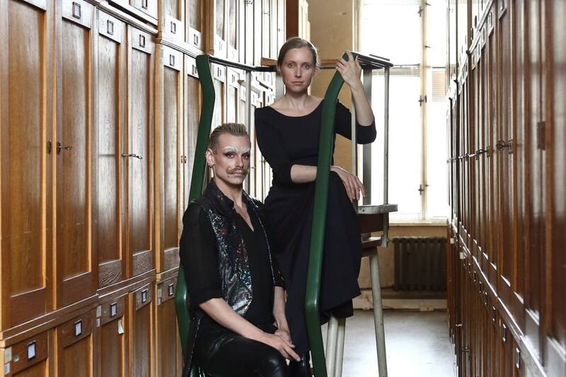 Beinig! die neue Show von Glitzern & Denken - Museum für Naturkunde Berlin