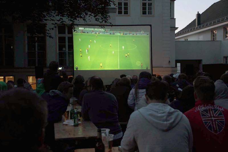 DIREKT AM OLYMPIASTADION: Biergarten mit Live-Übertragung vom Champions League Finale 2015
