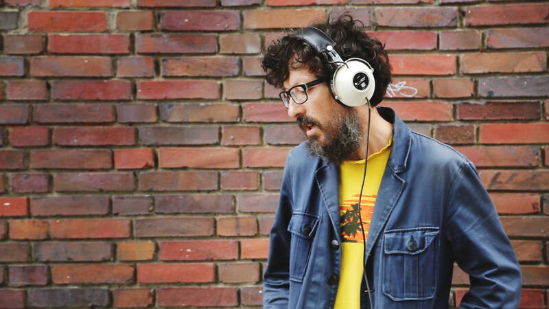 Jakob Dobers live im Garten der Hansabibliothek