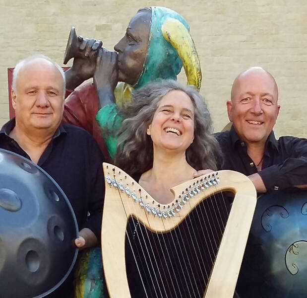Konzert mit Handpans, Gitarren, Harfe, Percussion 