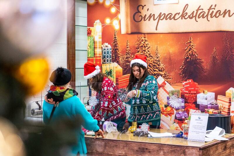 Puppentheater, Weihnachtslieder und Einpackservice ‒ die Gropius Passagen zelebrieren die Adventszeit