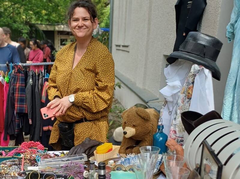 Flohmarkt "Krempel de Luxe" im Garten der Weddinger Inspector Villa