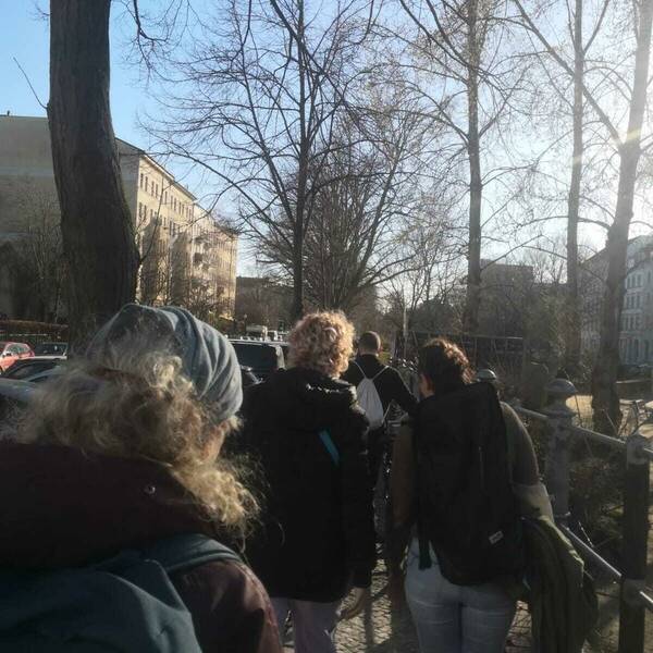 ¿Qué mueve al mundo? Historias de migración, asilo y resistencia en Kreuzberg
