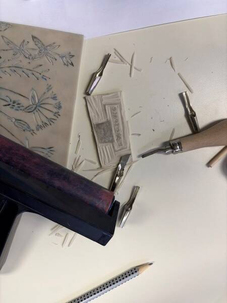 Linoldruck: Stempel gestalten in der Philipp-Schaeffer-Bibliothek