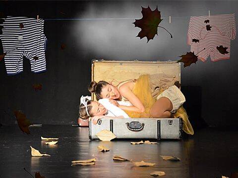 Der Märchenkoffer – Familienworkshop & Tanzperformance für Tanz- und Märchenbegeisterte von 4 – 100 Jahren