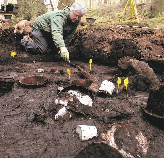  Die Toten von Meschede | Die Ermordung von 208 Zwangsarbeiter:innen und die archäologische Untersuchung der Tatorte 