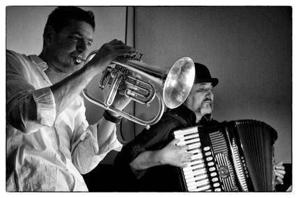 Live Musik - ? MIT MILCH UND ZUCKER! - Casa Lola