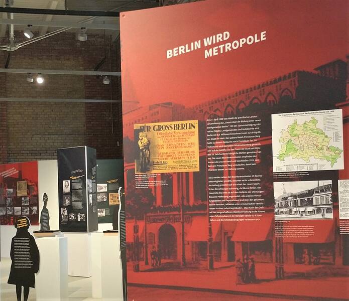 Open Air »Der lange Weg nach Berlin oder was für eine verrückte Zeit« Auftaktveranstaltung im Rahmen von #Draussenstadt - Filmpräsentation und Gespräch mit den Filmemacher:innen 