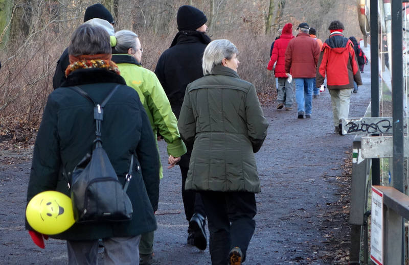 SilvesterLachMeditationSpaziergang mittenmang Berlin - Lachen trotz und alledem