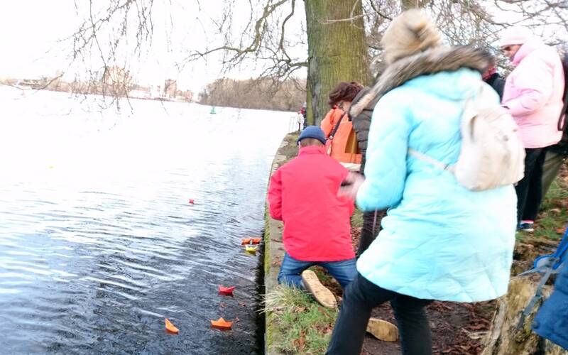 SilvesterLachMeditationWanderung an der Spree 