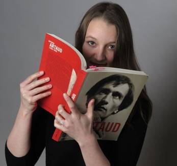 "Literarisch-Philosophischer Salon" Gastgeberin: Nicola und Gast. Salon spricht über… „Gabe“. Mit Live-Musik!