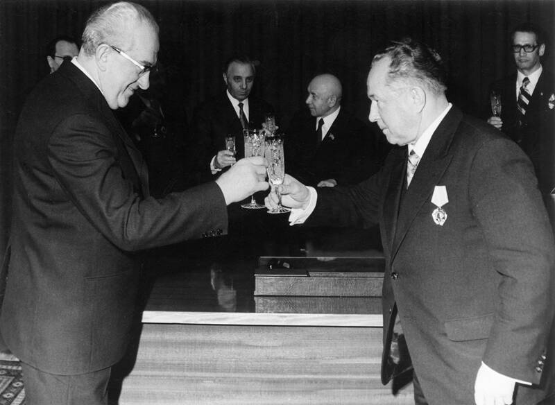 Neues vom großen Bruder. Aktuelle Studien zum Verhältnis von KGB und MfS 